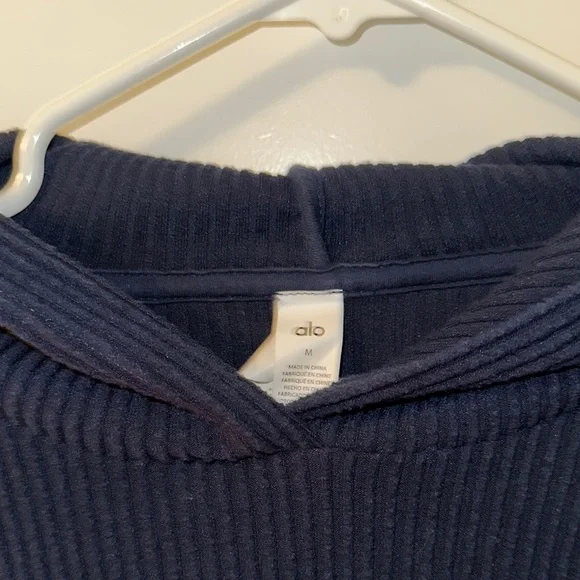 Alo Muse Cropped Ribbed Hoodie Sweatshirt Navy Blue - Picture 4 of 6